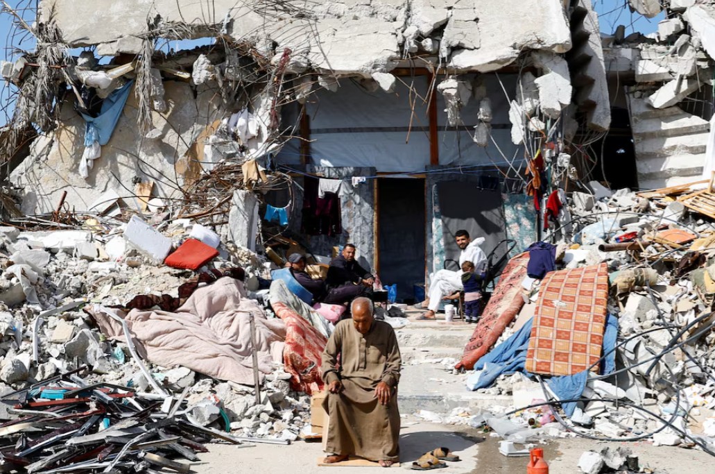 Somalia says no talks on resettling Palestinians from Gaza - Palestinians sit amidst the rubble of buildings destroyed during the Israeli offensive, amid a ceasefire between Israel and Hamas, in Rafah in the southern Gaza Strip February 16, 2025. (Photo: REUTERS/Hatem Khaled)