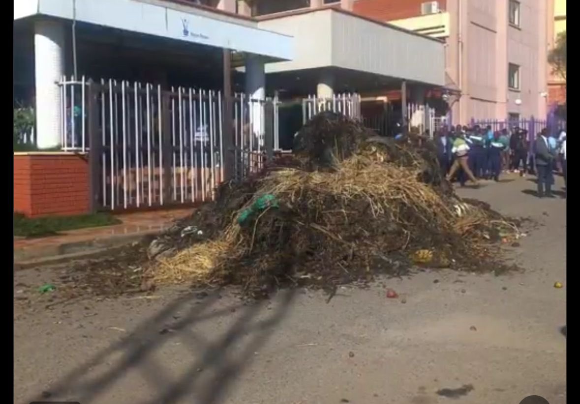 Nairobi County dumps garbage at Kenya Power offices after power cut over unpaid bills