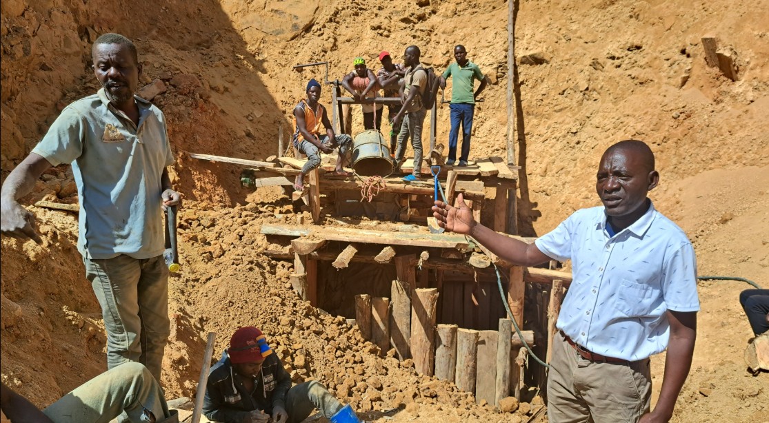 New Bill seeks to regulate gold mining, protect small-scale miners - Gold miners in Sigalagala, Ikolomani in Kakamega County.  (Photo: X/Solidaridad ECA)