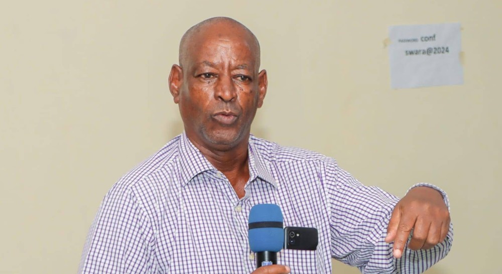 Garissa MCAs walk out of consultation meeting on socio-economic inclusion of refugees - Jarajila MCA Noor Sheikh Farah speaks during the meeting convened by the Department of Refugee Affairs and UNHCR to discuss the Shirika Plan. (Photo: Issa Hussein)