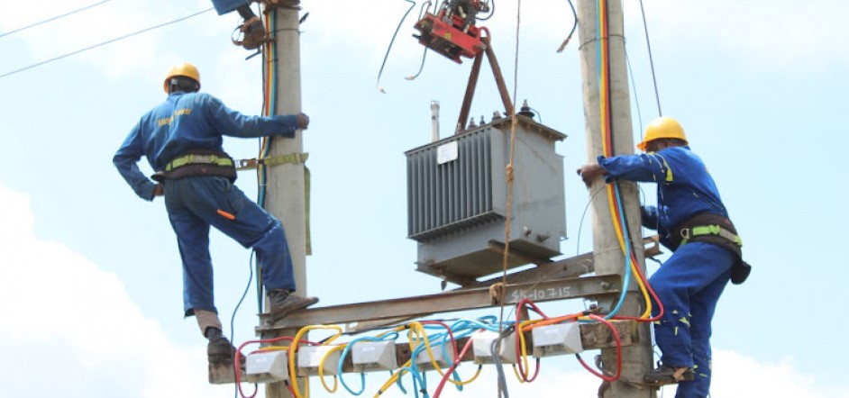 Kenya Power grapples with rising electricity losses - Kenya Power electricians at work.  (Photo: Kenya Power)