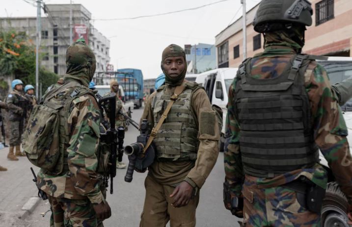 M23 rebels reaffirm ceasefire, urge DRC government to honour peace agreements - Members of the M23 rebel group supervise the exit of mercenary troops in the streets of Goma amid conflict between them and the Armed Forces of the Democratic Republic of the Congo (FARDC), in Goma, eastern Democratic Republic of the Congo on January 29, 2025. (Photo: REUTERS/Arlette Bashizi)