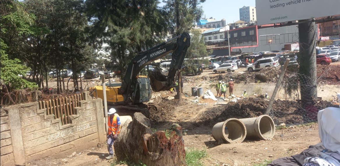 [HOLD!!] Sakaja administration unclogs city drainage, repairs burst sewers ahead of long rains - Nairobi City County workers unclog a sewage system in Ngara, Nairobi on February 7, 2025. (Photo: Justine Ondieki)