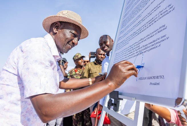 North Eastern leaders slam critics of ID vetting ban - President William Ruto signing the Presidential Proclamation on Registration and Issuance of IDs to Border Counties at Orahey Grounds in Wajir Town on February 5, 2025. (Photo: PCS)