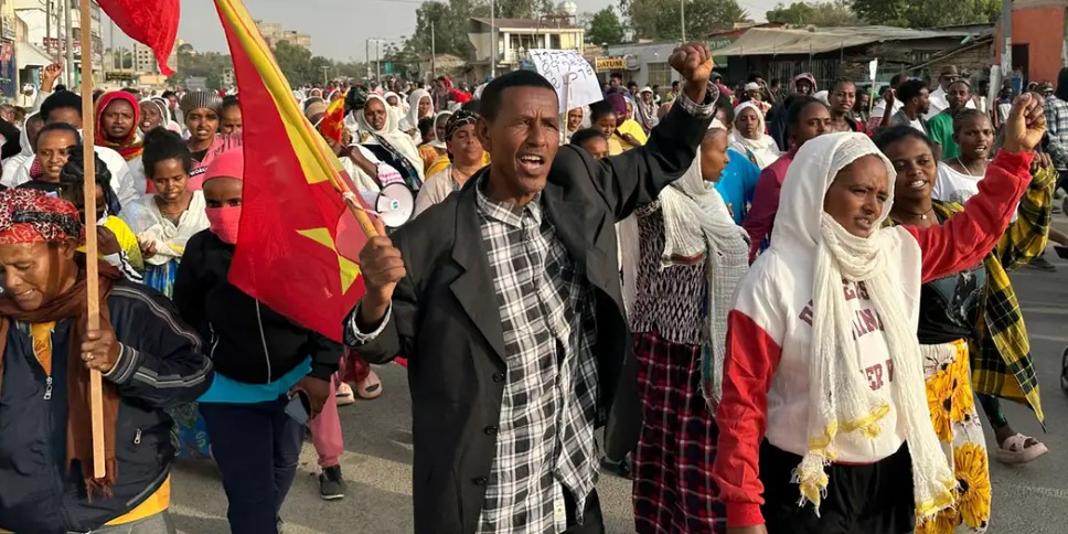 Ethiopia's election body suspends TPLF amid wrangles over control of party that administers Tigray region - Former Tigrayan war refugees demonstrate to demand for better living conditions. (Photo: Million Hailesilassie/DW)