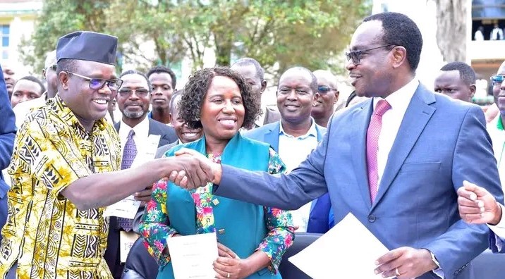 University lecturers demand higher pay and allowances in new CBA proposal - UASU Secretary-General Constantine Wasonga (left) shakes hands with Education CS Julius Ogamba on November 30, 2024, after signing a return-to-work deal, ending a three-month strike. Lecturers have proposed a new salary increase. (Photo: Ministry of Education)