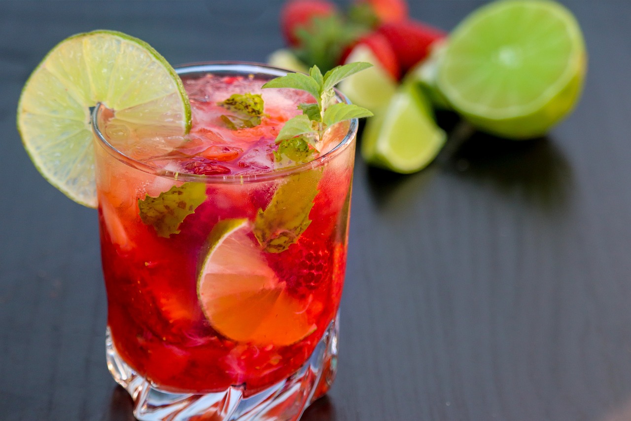 How to make refreshing strawberry mocktail at home