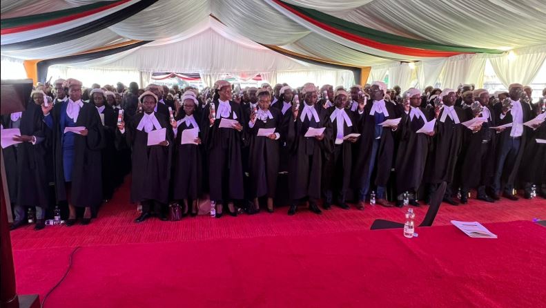 End of an era: Court ruling paves way for more institutions to offer training for advocates - Newly-graduated advocates take their oath of admission to the Bar. (Photo: Kenya School of Law)