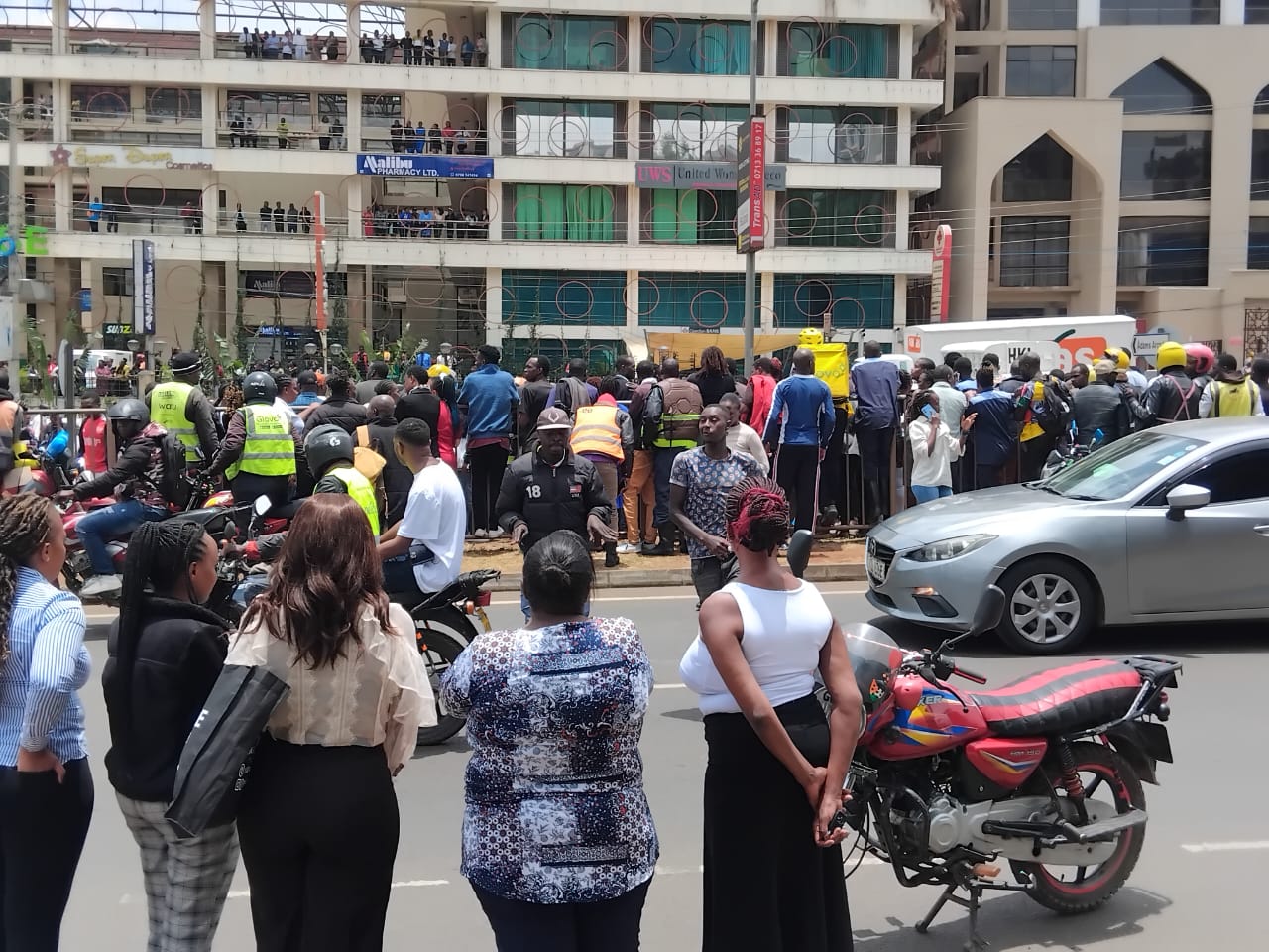 Foreign national killed in traffic incident involving Ruto's presidential convoy on Ngong road - A man was on Thursday killed after being allegedly hit by a speeding presidential convoy along Ngong Road, near Adams Arcade. (Photo: Handout)