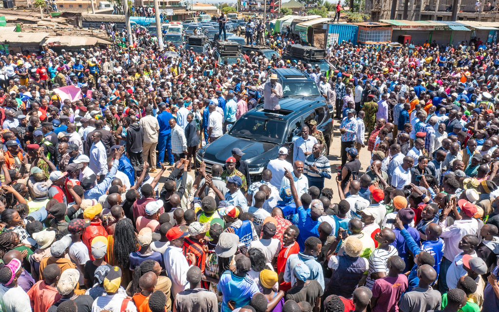 President Ruto halts evictions until families get alternative housing - President William Ruto when he interacted with the residents and traders of Ruai Underpass, Chokaa, Kayole Junction and Njiru Stage, Nairobi on March 14, 2025. (X/William Ruto)
