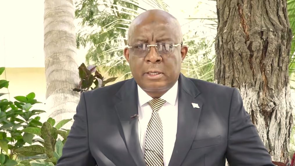 Somalia warns public to keep out of Shabaab areas as bombardments against group intensify - Somalia’s Minister of Information Daud Aweis speaks during a press conference in Mogadishu on March 16, 2025. (Photo: SNTV)