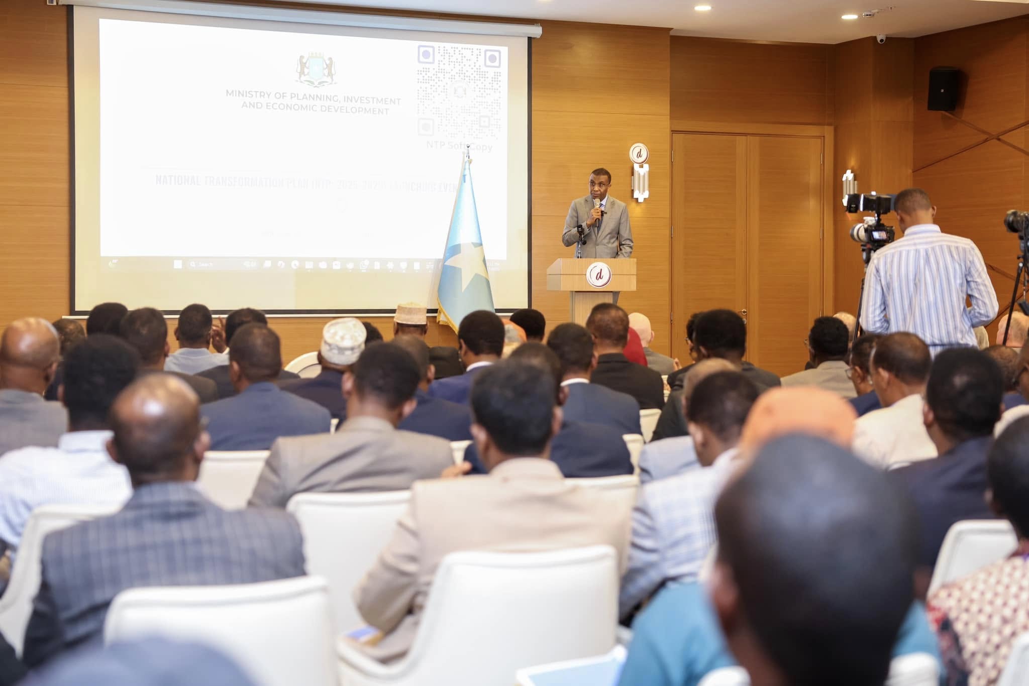 Somalia PM Hamza Barre launches five-year National Transformation Plan - Somalia Prime Minister Hamza Barre officially launching the National Transformation Plan 2025-29 in Mogadishu on March 18, 2025. (Photo: OPM)