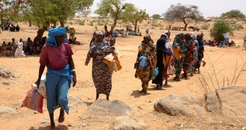 Morocco assumes AU Peace and Security Council Chair amid rising tensions in Africa - Sudanese women refugees who fled the violence in their country are seen near the border between Sudan and Chad in Koufroun. (Photo: REUTERS/Zohra Bensemra)