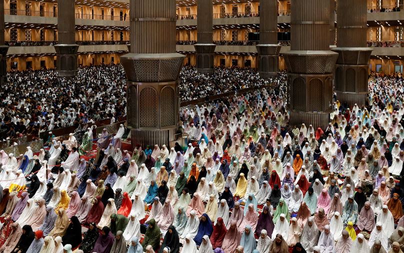 Rare calendar alignment marks start of Ramadan 1446 AH on March 1, 2025 - Indonesian Muslims take part in the evening mass prayers called "Tarawih" on the first night of holy fasting month of Ramadan, at the Grand Mosque of Istiqlal in Jakarta, Indonesia. (Photo: REUTERS/Willy Kurniawan)