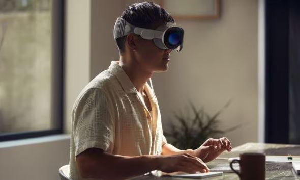 Apple could soon allow users to scroll using their eyes on Vision Pro Headset