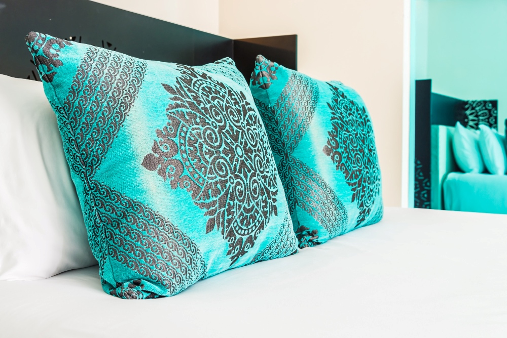 Silk, satin and cotton wool; which pillowcase is best for your skin and hair?