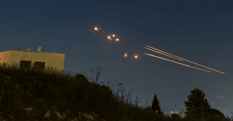How Israel's Iron Dome and Iron Beam defense systems work - An Iron Dome battery consists of a radar unit and a control center that can detect projectiles soon after their launch and calculate their trajectory and target. It takes seconds for an approaching projectile to be detected. (DW)