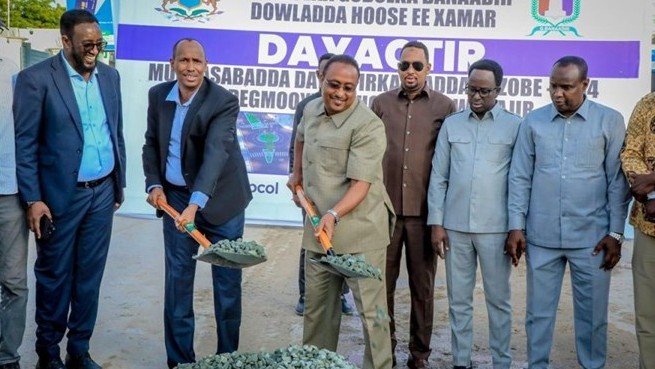 Mogadishu mayor launches reconstruction of Zoobe Road to restore key infrastructure after floods