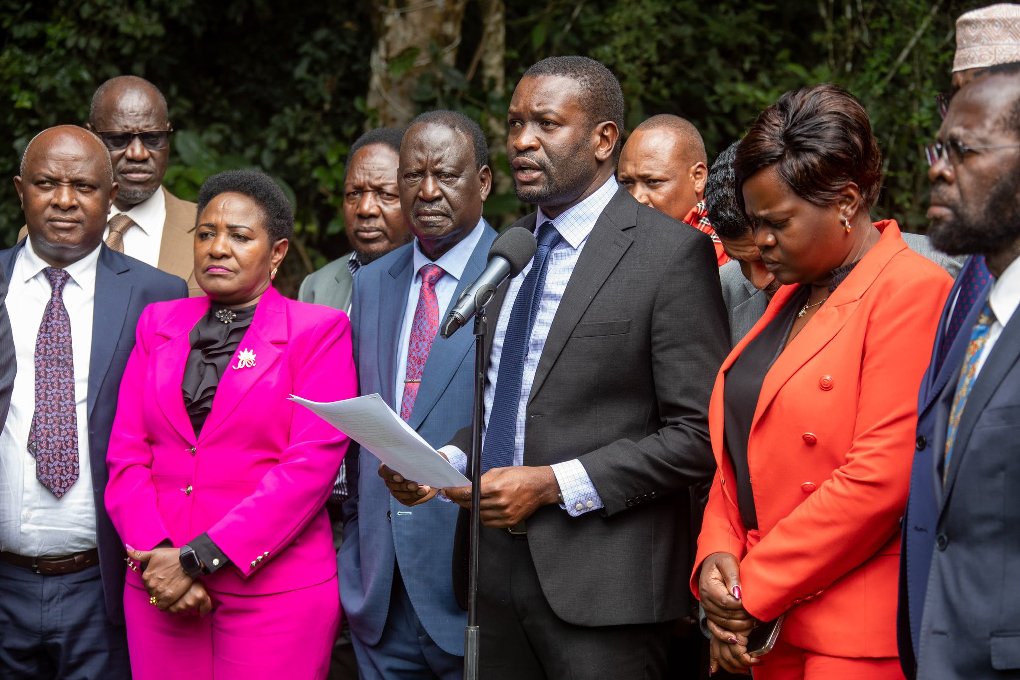 Raila moves to quell ODM storm, chairs meeting to end internal rift over Ruto alliance