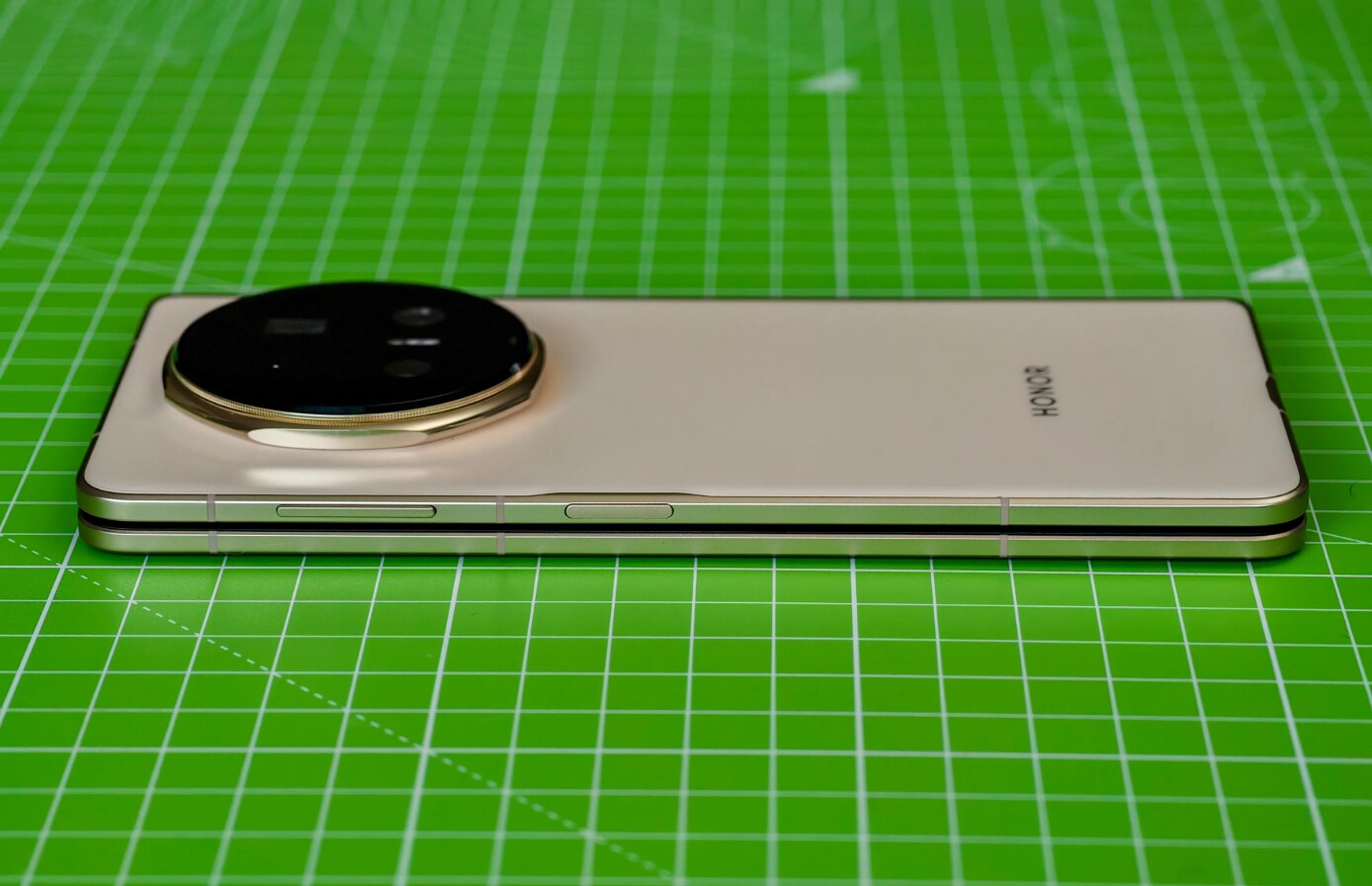 World’s thinnest foldable phone? Honor’s Magic V5 turning heads