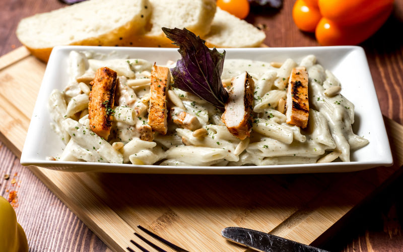 HOLD: How to cook creamy 'Chicken Alfredo' like a pro