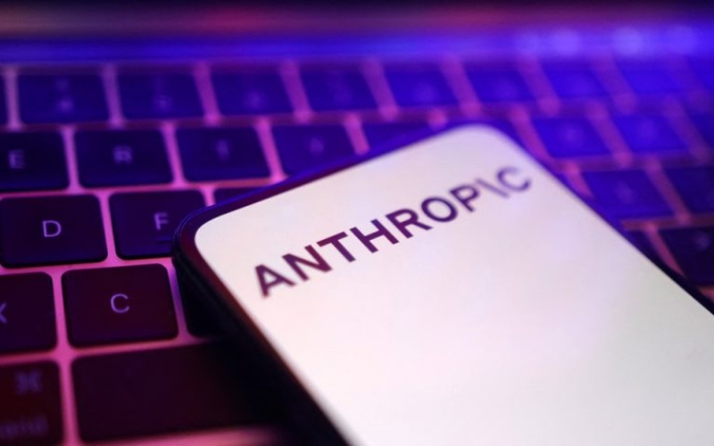 Anthropic launches Claude, a Chrome-based AI that browses the web for you