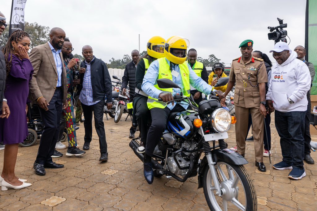 President Ruto distributes business equipment to Nairobi youth groups