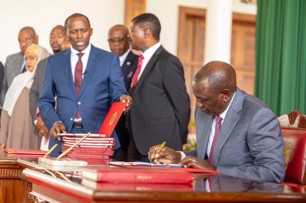 Ruto signs laws to regulate gambling, shorten tenure of roads agency bosses