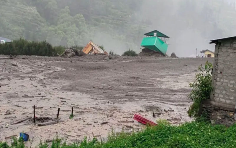 One dead after flash flood sweeps Indian village, over 100 missing