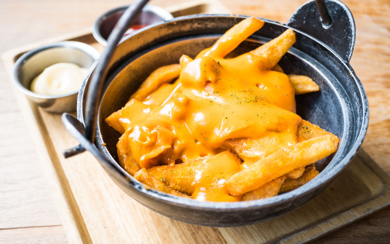 How to make the tastiest cheesy sauce to elevate your French fries