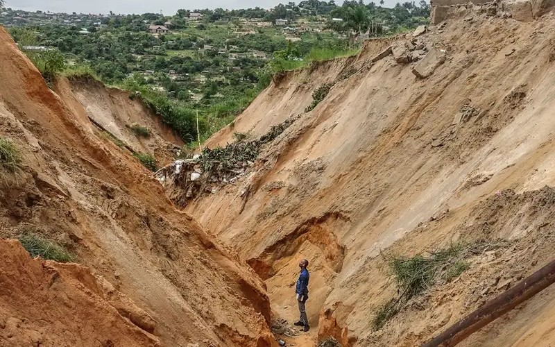 Massive trenches are swallowing homes across the DRC