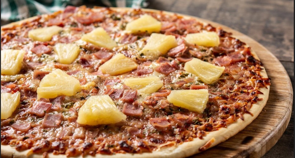 How to make delicious Hawaiian pizza at home for friends and family