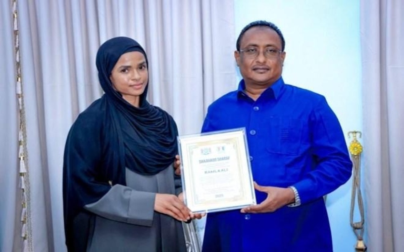 Somali boxing champion Ramla Ali awarded medal of honour in Mogadishu for global triumph
