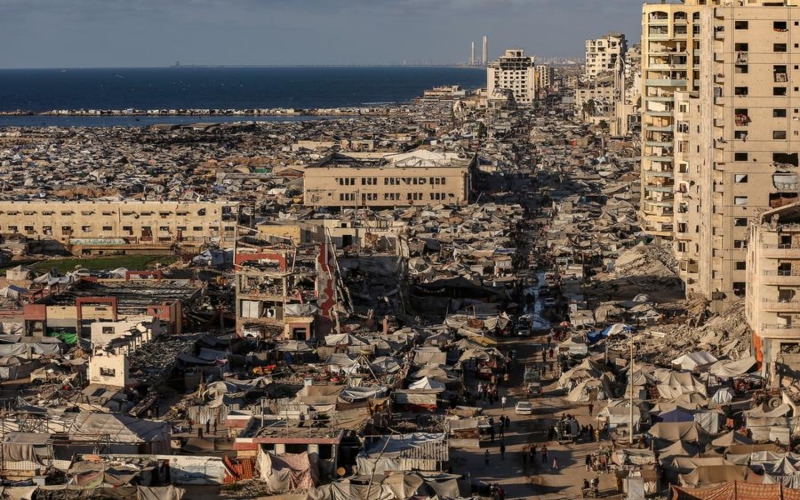 Gaza intensifies efforts to clear rubble, reopen roads amid severe shortage of fuel