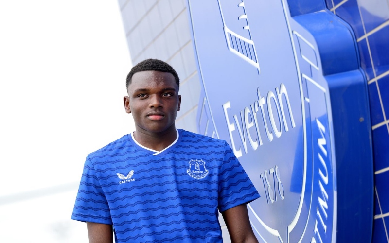Kenyan youngster Ray Robert signs first professional contract with Everton FC