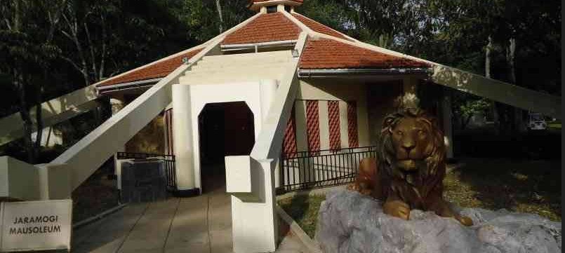 Kang’o ka Jaramogi in Bondo turns sombre as family prepares Raila Odinga’s grave