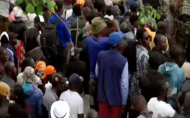 How crowds gathered at Raila’s Opoda Farm to pay last respects