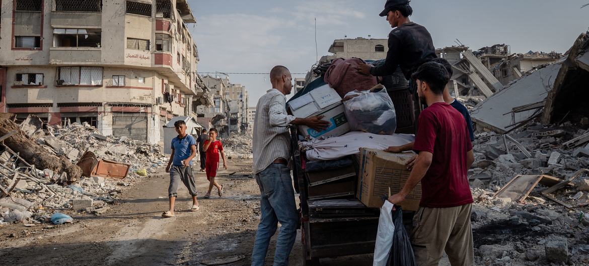 Gazans continue heading home as ‘fragile ceasefire’ holds