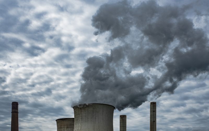 Major global emitters off track, no country strong enough to meet climate targets - report