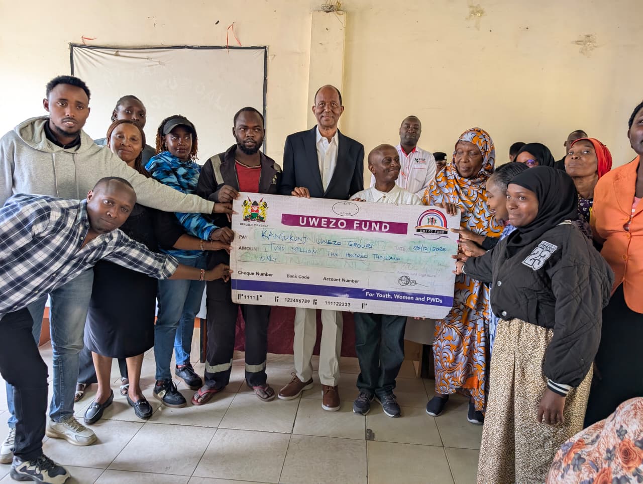 Uwezo Fund disburses Sh2.2 million to 14 community groups in Kamukunji