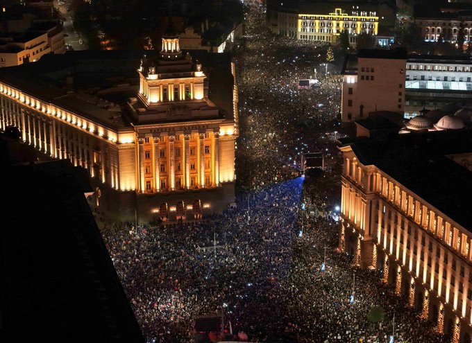 Bulgarian Government resigns amid mass protests over corruption, economic woes