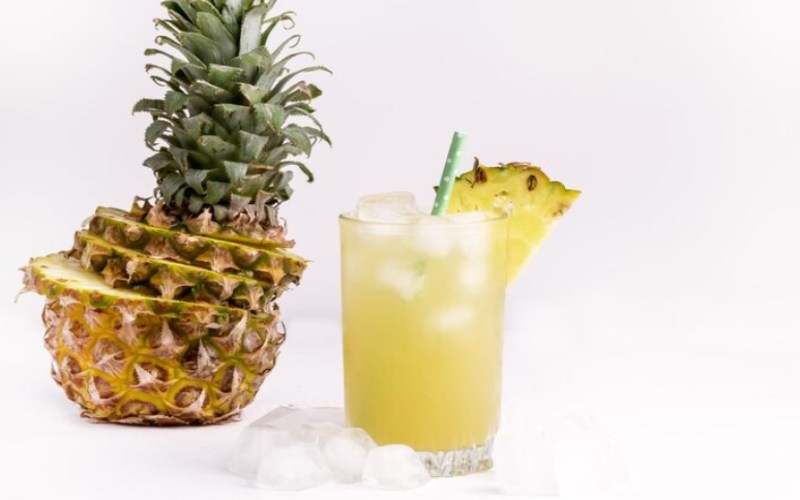 The sun is out! How to make pineapple mocktail at home