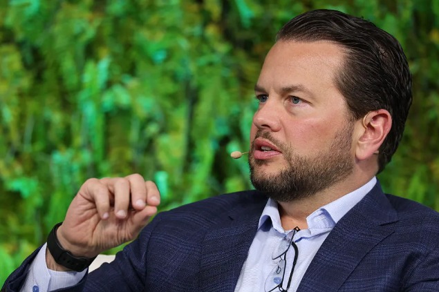 Pinterest CEO urges governments to ban social media for under-16s