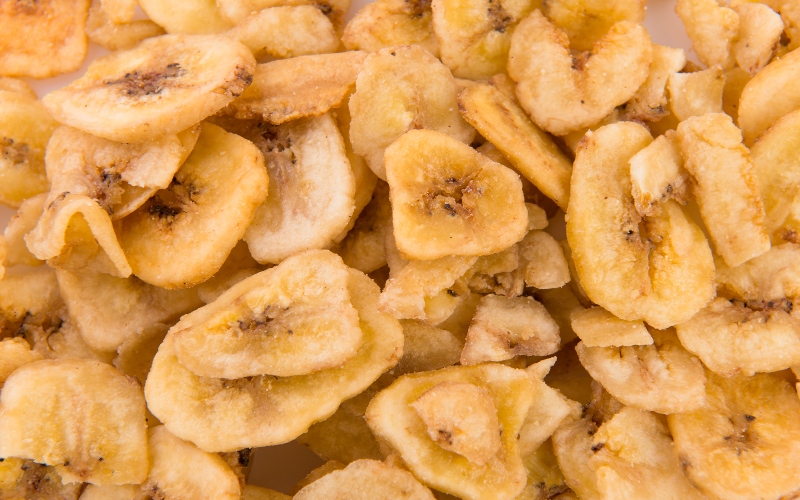 How to make spicy banana crisps at home