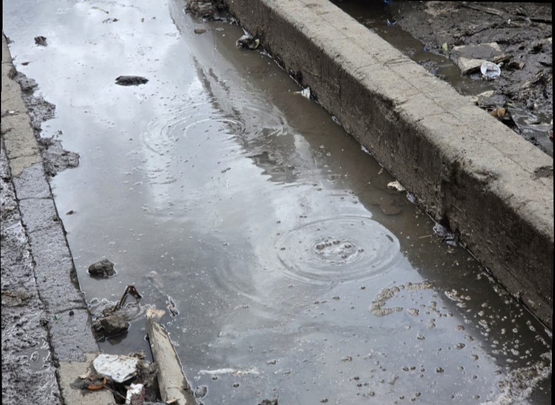 Eastleigh residents raise alarm over blocked, open sewers amid worsening floods
