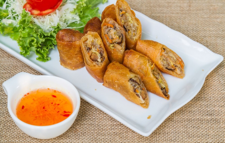 The weekend is here: Make tasty chicken spring rolls for your friends and family in these easy steps