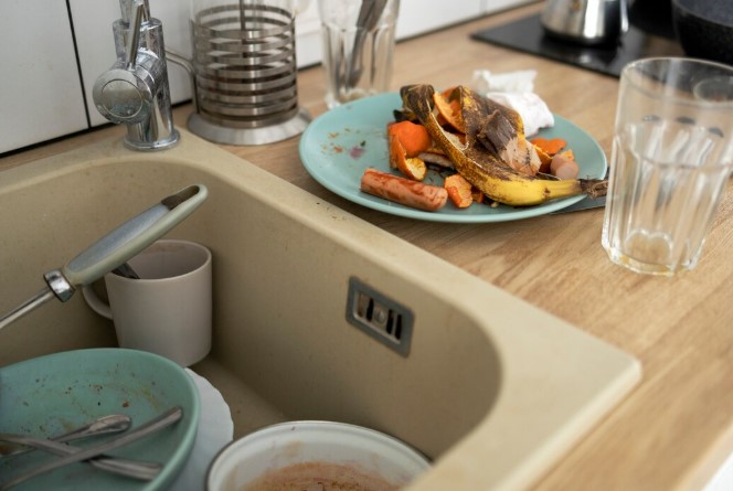 8 everyday sink habits that damage kitchen plumbing