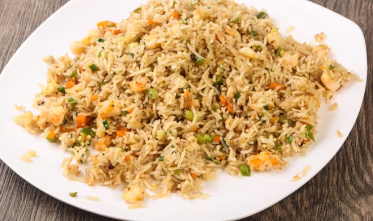 How to make tasty egg fried rice with leftovers at home