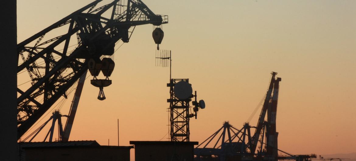 US‑Iran ceasefire drives sharp oil price fall, fresh strikes raise new risks