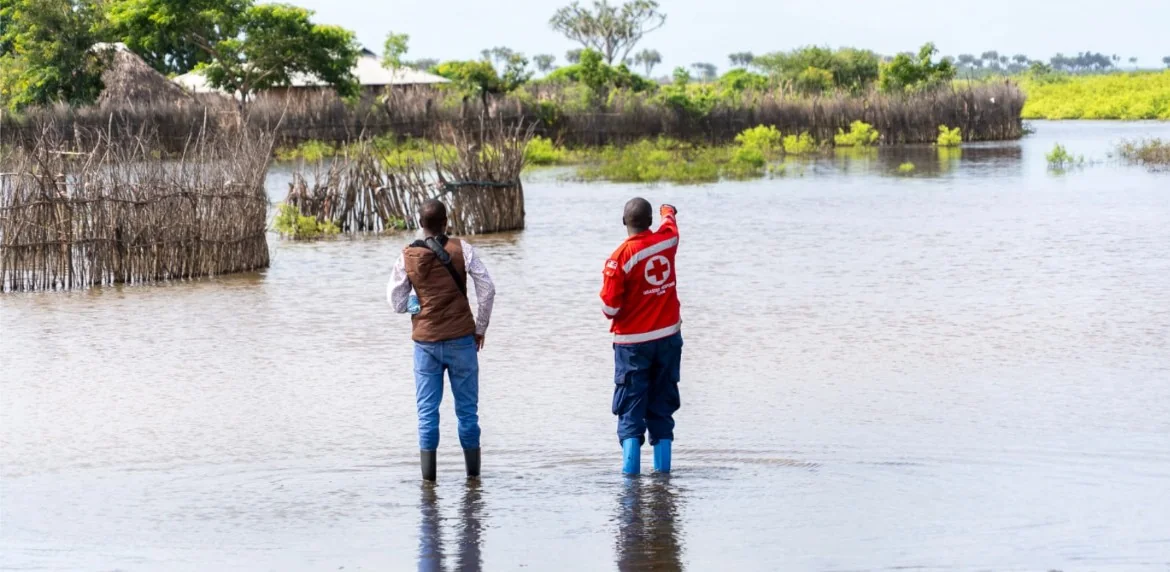 Tana River floods displace over 3,000 families as villages remain submerged